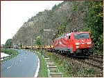 Saalfeld 2005: 198 mit Güterzug vor der Bohlenwand