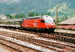 Schnellzug mit SBB-Lok in Kandersteg