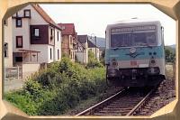 Vorschaubild: Rudolstadt-Schwarza West, 27.05.2000 Trotz des letzten Betriebstages ist von Abschiedsstimmung am Triebwagen nichts zu erkennen.