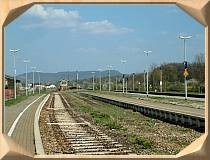 Vorschaubild: Bad Blankenburg, 22.04.2005 An den Bahnsteigen, wo früher die Züge nach Rudolstadt und Katzhütte abfuhren, liegen keine Gleise mehr.