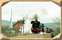 Vorschaubild: Rudolstadt-Schwarza, Januar 1994 44 1093 bei einer Fahrt durch Thüringen im Januar 1994 in Rudolstadt-Schwarza kurz nach den Abzweig von der Saalebahn.