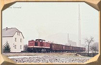 Vorschaubild: Rudolstadt-Schwarza, 22.12.1998 204 314 mit einem leeren Ea Zug von Saalfeld nach Bad Blankenburg / Anst. Wöhlsdorf (Schrottplatz)